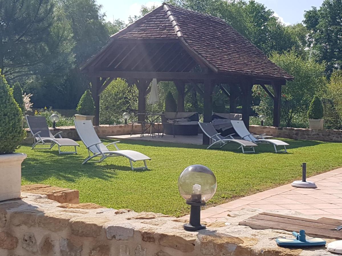 Moulin Du Soustre Bed & Breakfast Cavagnac ภายนอก รูปภาพ