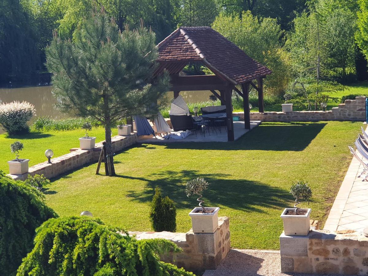 Moulin Du Soustre Bed & Breakfast Cavagnac ภายนอก รูปภาพ